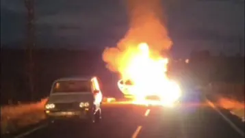 Hilvan’da alev alan otomobil bomba gibi patladı