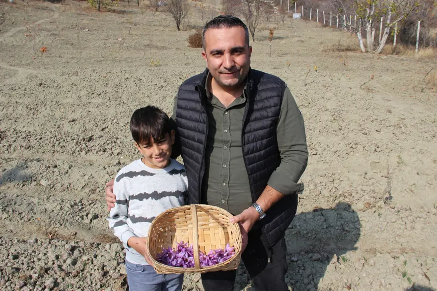 Kilogramı 600 bin TL'yi buluyor... Denemek için ekmişti, dünyanın en pahalı bitkisini yetiştirdi 1