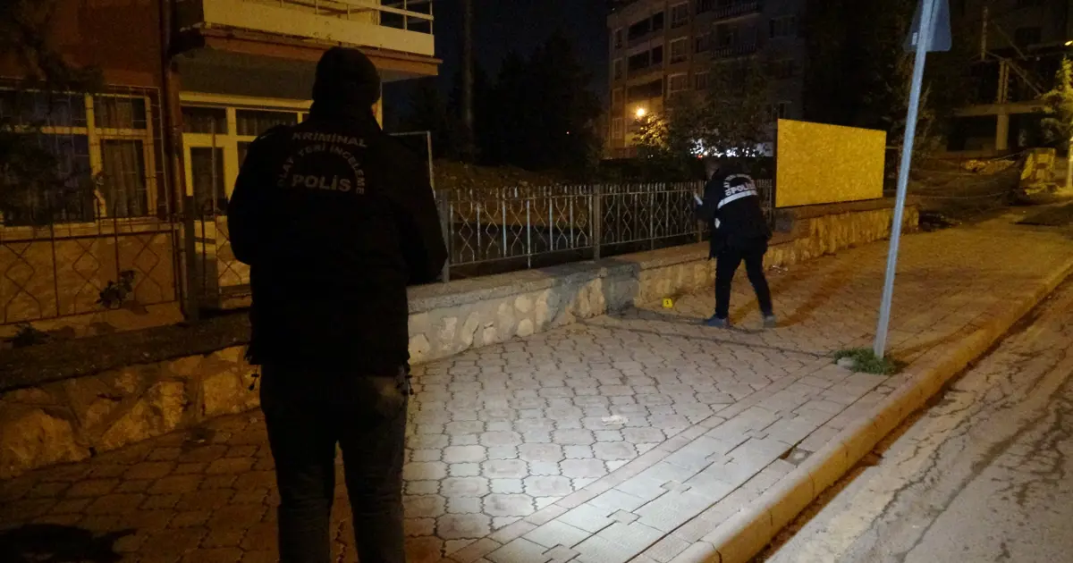 Sopalı bıçaklı "kız meselesi" kavgası: 1 yaralı