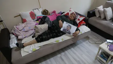 Sivas'ta kanserli kadını komşusu dolandırdı