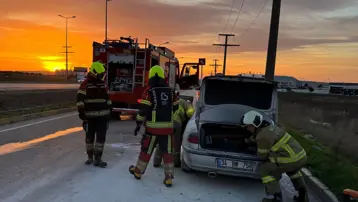 Bandırma’da seyir halindeki araç alev aldı