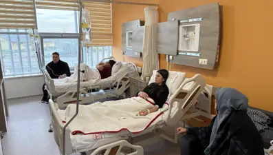 Bursa'da 4 genç midyeden zehirlendi 