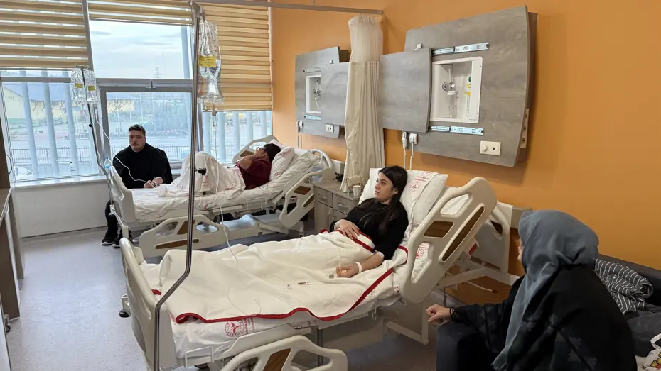 Bursa'da 4 genç midyeden zehirlendi 