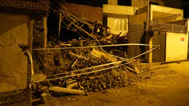 Balıkesir'de tek katlı metruk bina çöktü