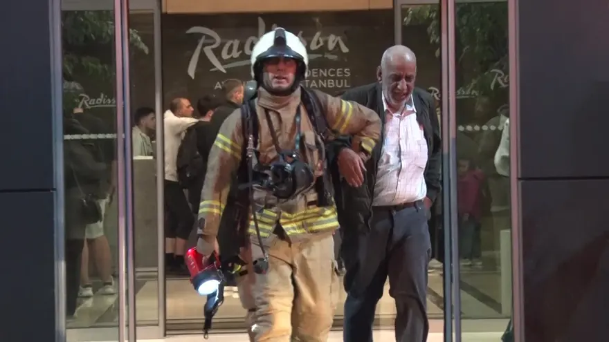 İstanbul'da 27 katlı otelde yangın: Müşteriler tahliye edildi 3