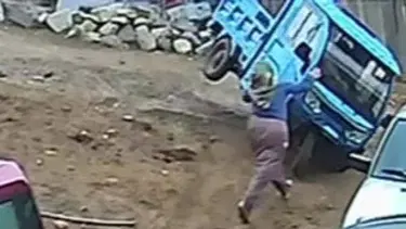 Üç tekerlekli motosiklet dengesini kaybederek devrildi