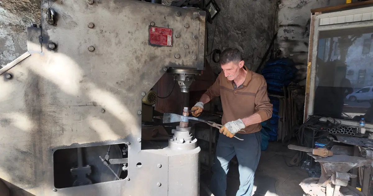 Bu işi yapan kalfa bulamıyorlar: 45 yıllık baba mesleği, sayıyı günde 10'a çıkardı