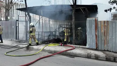 Beylikdüzü'nde depo yangını