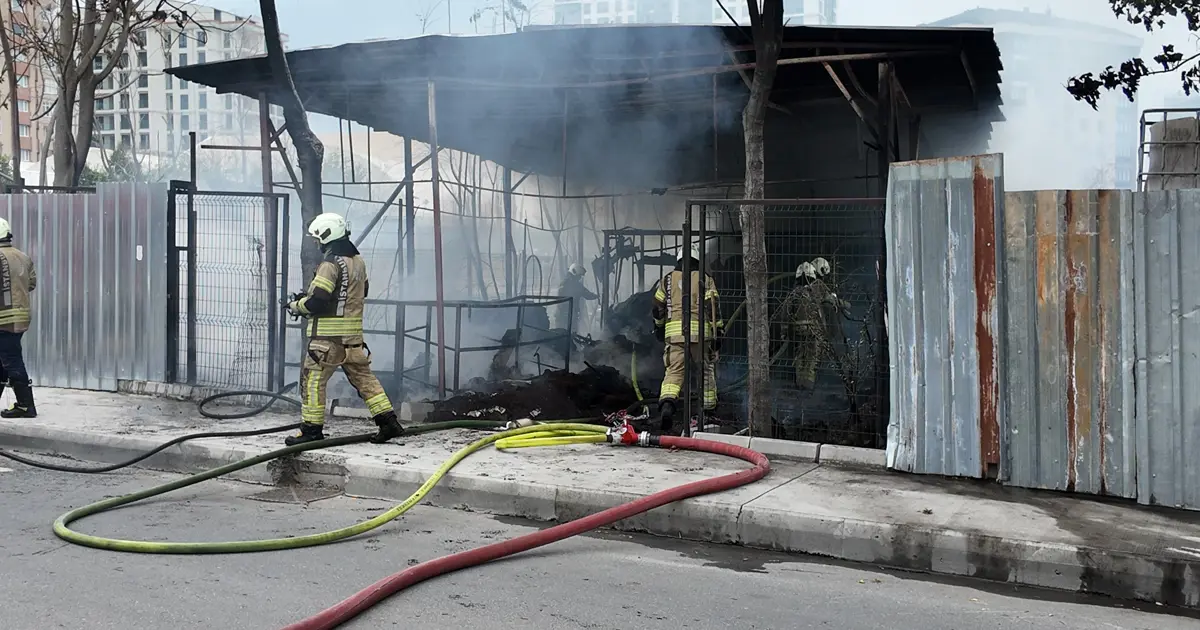 Beylikdüzü'nde depo yangını