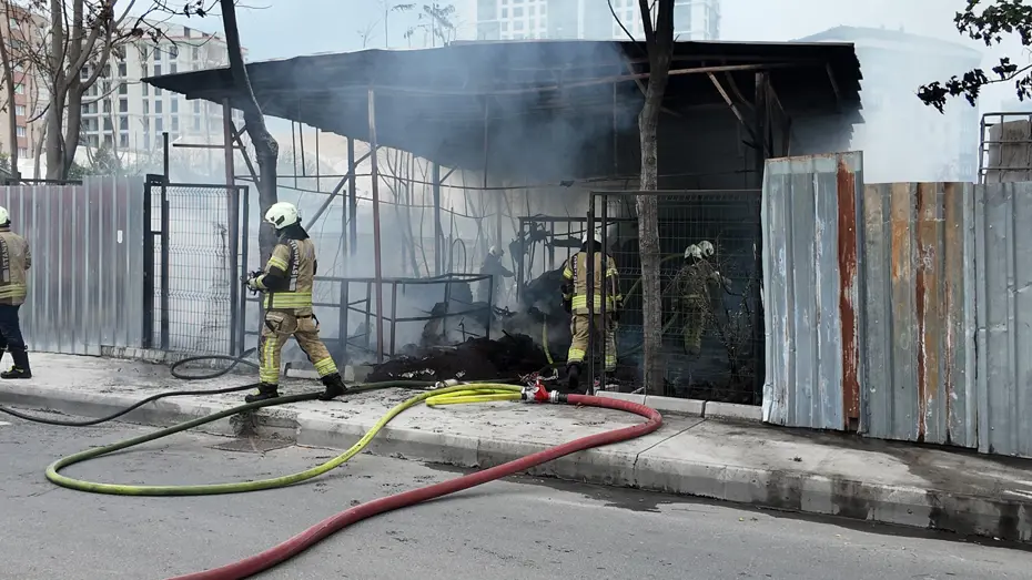 Beylikdüzü'nde depo yangını