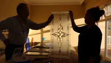 30 yıldır hurda camlardan dönüştürüyor: Karı-koca el ele üretiyor