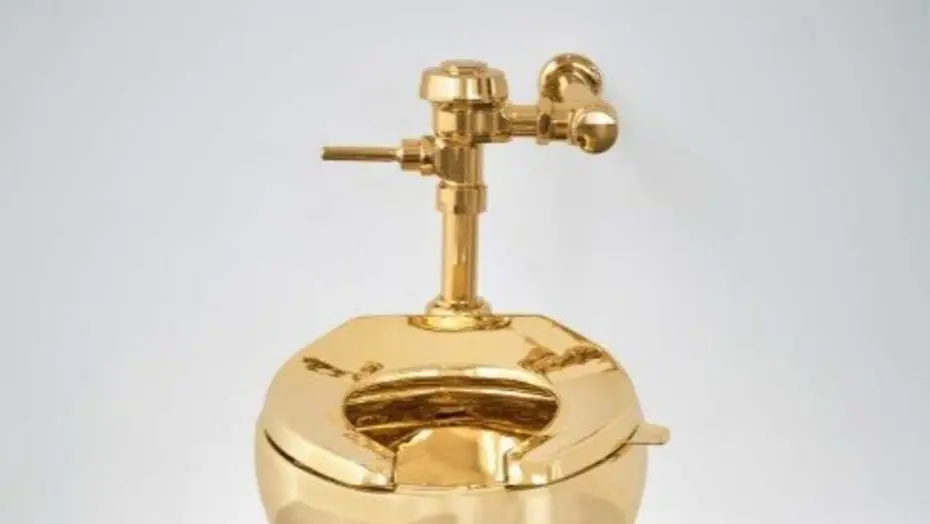 18 ayar altın tuvalet 12 milyon dolara satıldı!