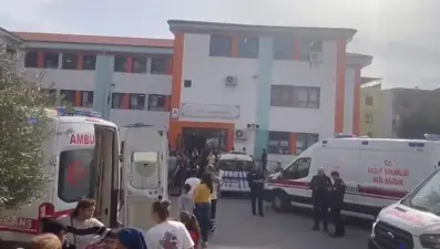 Okulda yangın tüpü paniği: Çoğu öğrenci tozdan etkilendi