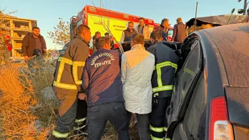 Araç şarampole yuvarlandı: 3 yaralı 