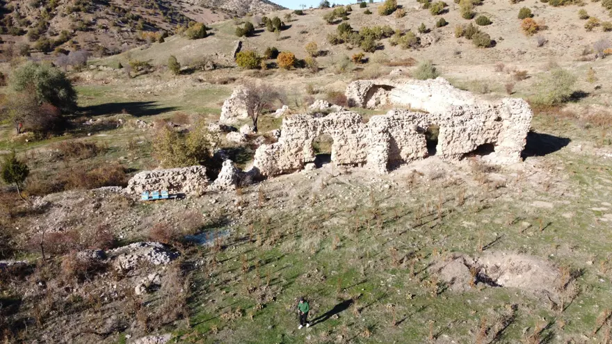 Yozgat'taki 8 asırlık tarihi yapının son hali içler acısı 2