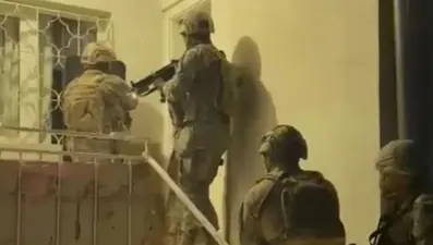 Çatıya saklandı ama polisten kaçamadı 