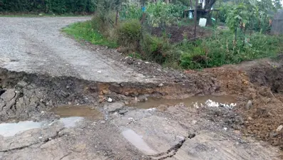 Sinop'ta bozulan yollar tehlike oluşturuyor 