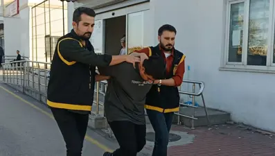 Adana'da komşu kavgası: Baba öldü, 2 oğlu yaralandı 