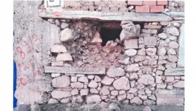 Köydeki evin temelindeki tarihi taşı söken muhtar tutuklandı