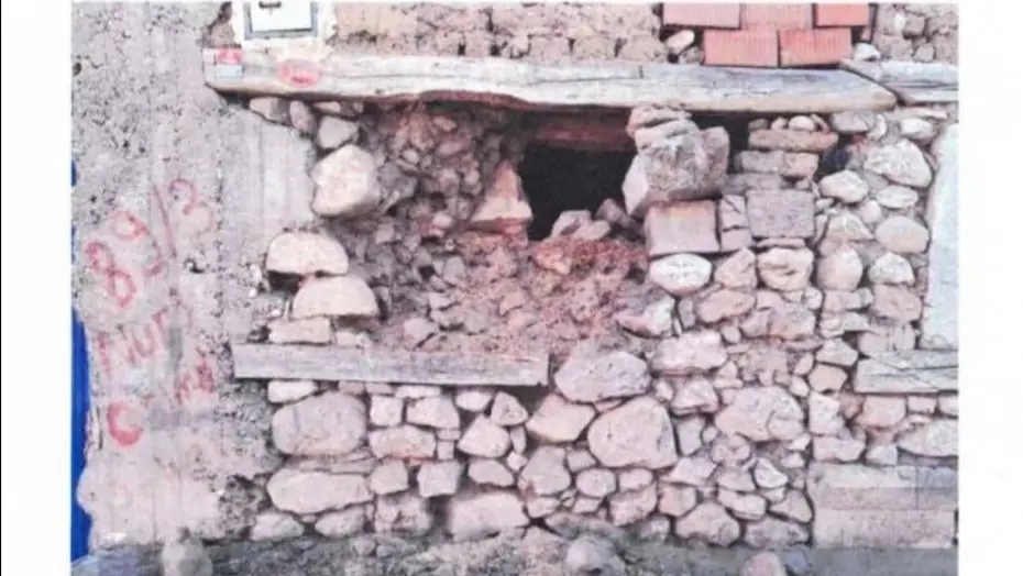 Köydeki evin temelindeki tarihi taşı söken muhtar tutuklandı