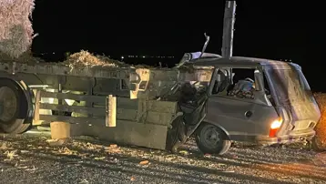 Otomobil TIR'a ok gibi saplandı: Karı-koca hayatını kaybetti