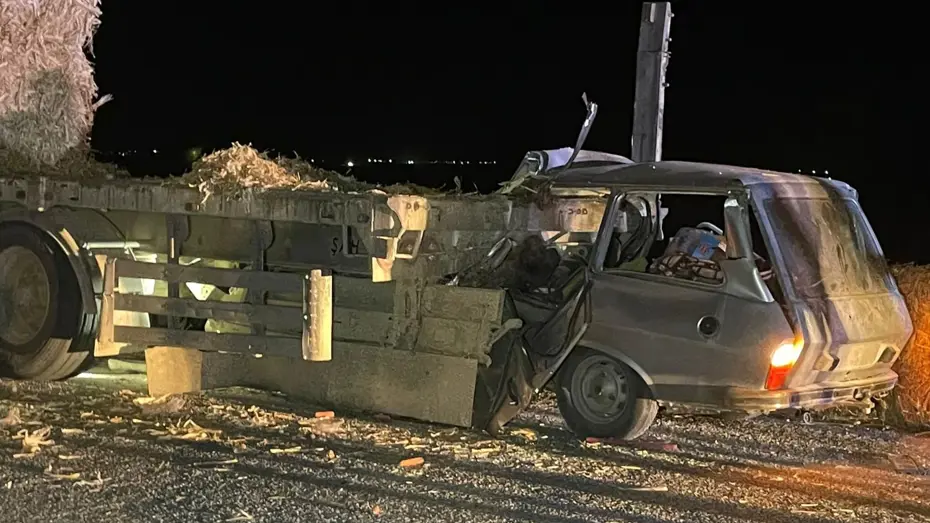 Otomobil TIR'a ok gibi saplandı: Karı-koca hayatını kaybetti