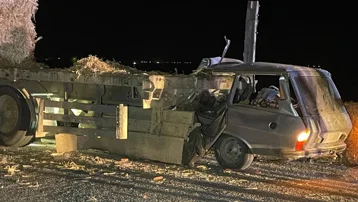 Otomobil TIR'a ok gibi saplandı: Karı-koca hayatını kaybetti