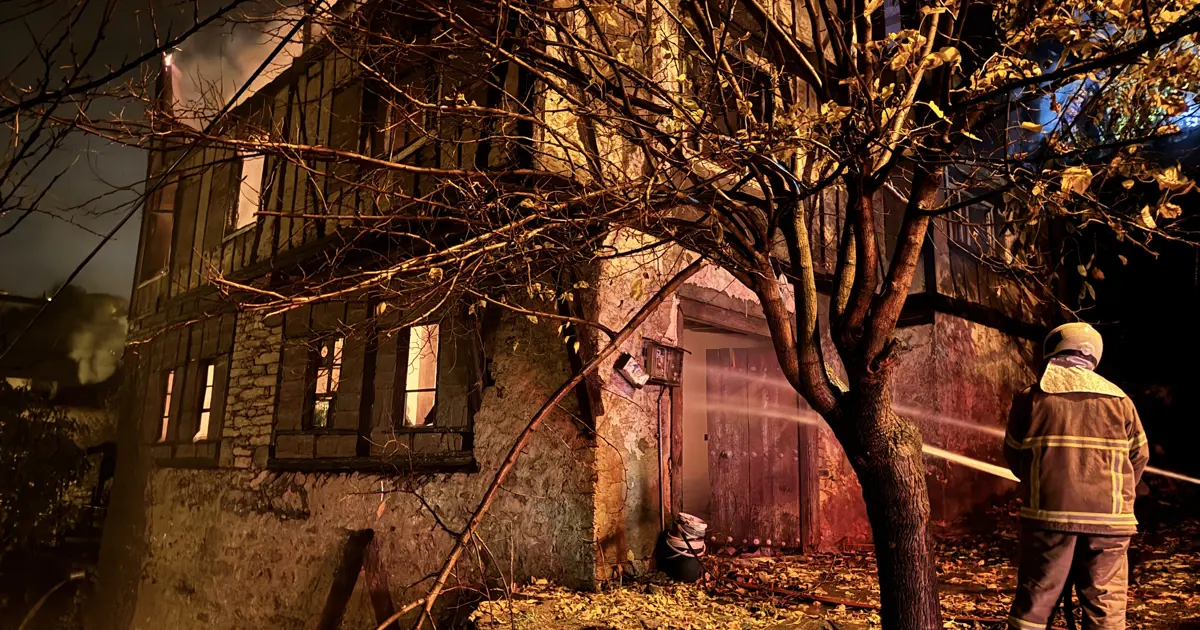 Tarihi konak kül oldu