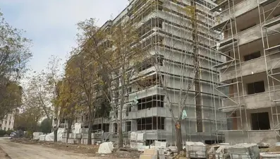 Elazığ'da yüksekten düşen işçi ağır yaralandı