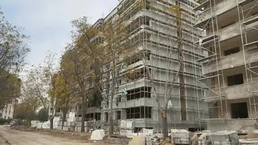 Elazığ'da yüksekten düşen işçi ağır yaralandı