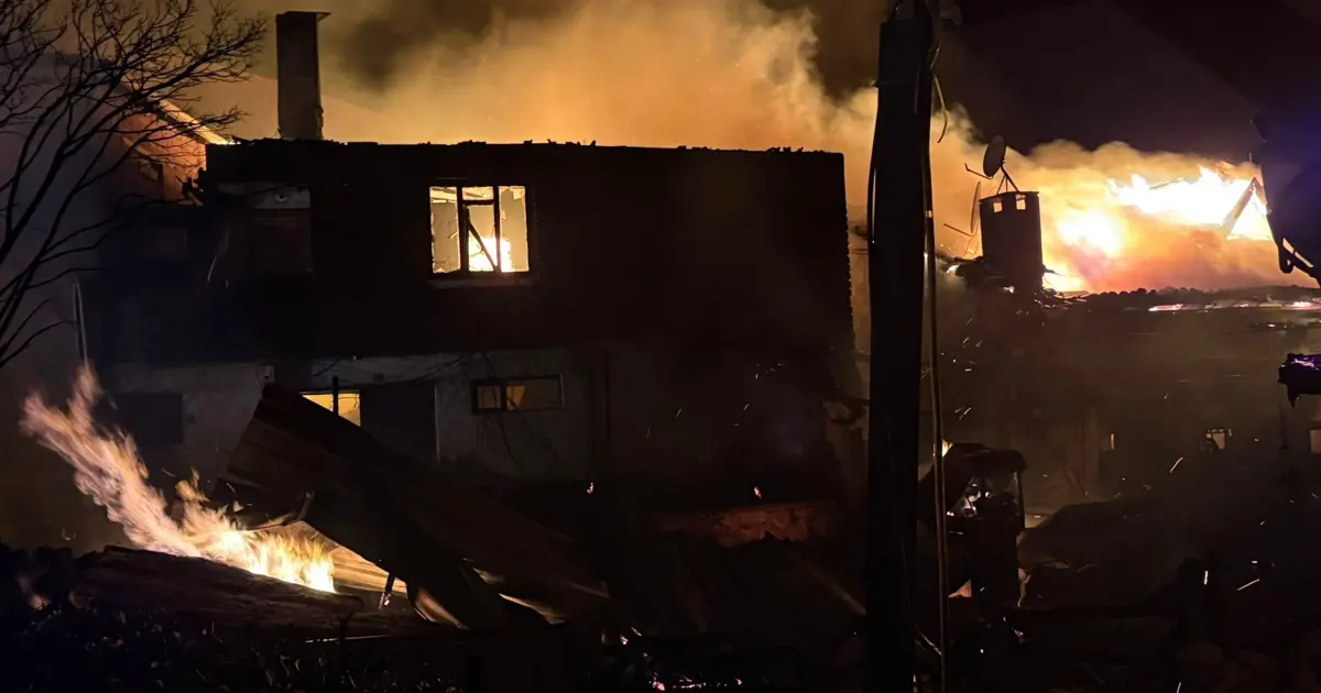 Gemlik'te yangın: Kafede başladı, evlere sıçradı