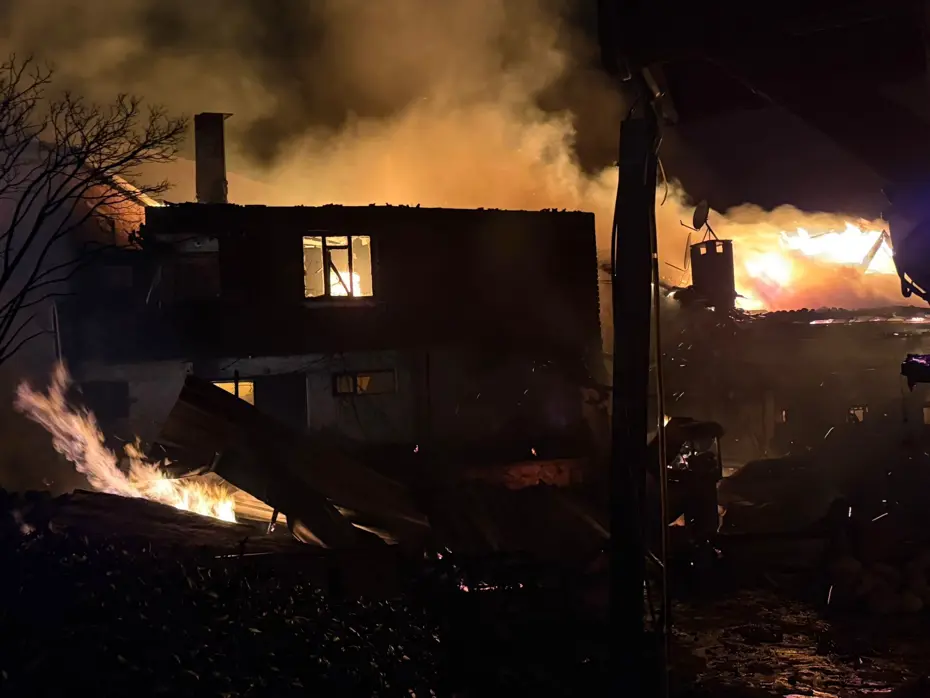 Gemlik'te yangın: Kafede başladı, evlere sıçradı