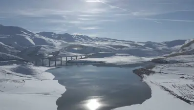 Turnaçayırı Barajı'da kar manzarası