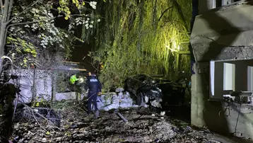 Köprüde çarpışıp bahçeye uçtular: 1 ölü