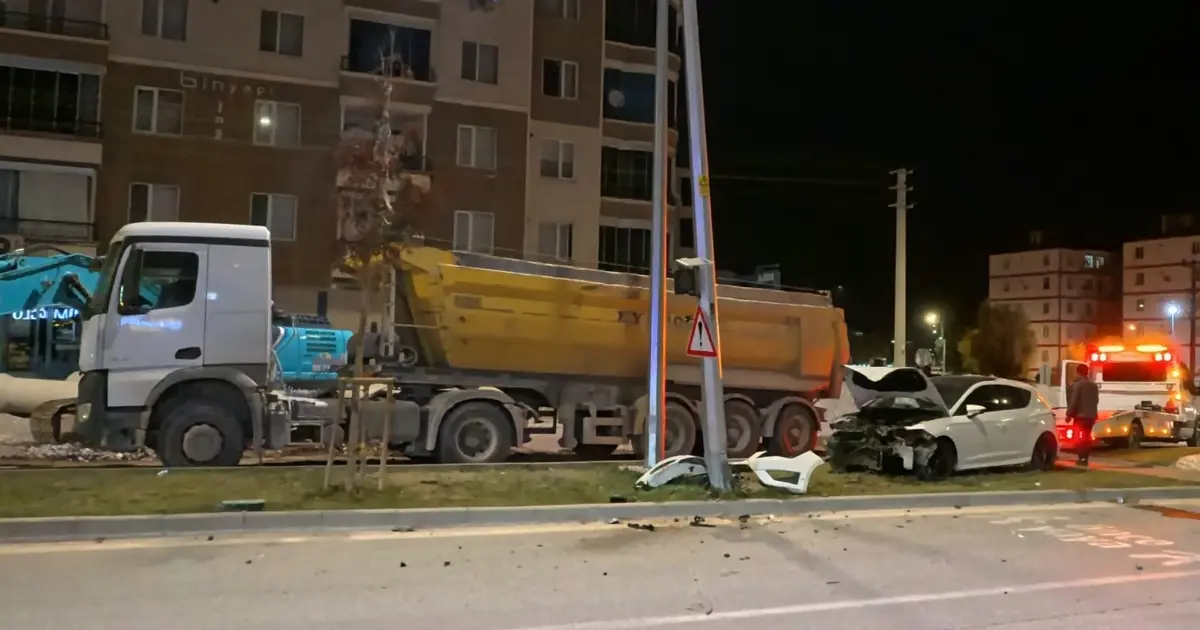 Trafiğe kapalı yolda üst üste kazalar