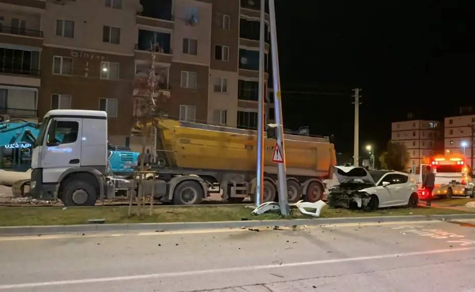 Trafiğe kapalı yolda üst üste kazalar