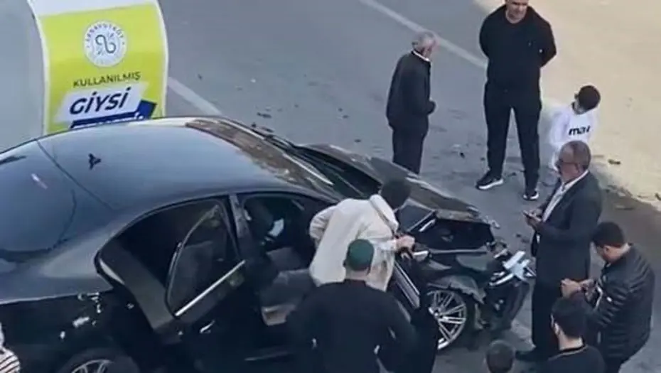 Arnavutköy'de araçlar çarpıştı, bir kişi ağır yaralandı