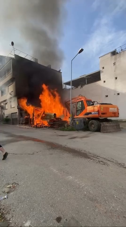 Bursa'da baraka yangını 