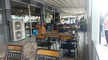 15 yaşındaki sürücü iş yerine daldı, 1 kişi yaralandı 