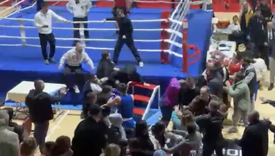 Boks turnuvasında kavgayı polis ekipleri güçlükle ayırdı