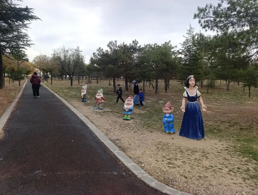 Pamuk Prenses'in cücelerini çaldılar. 3 cüce aranıyor 2