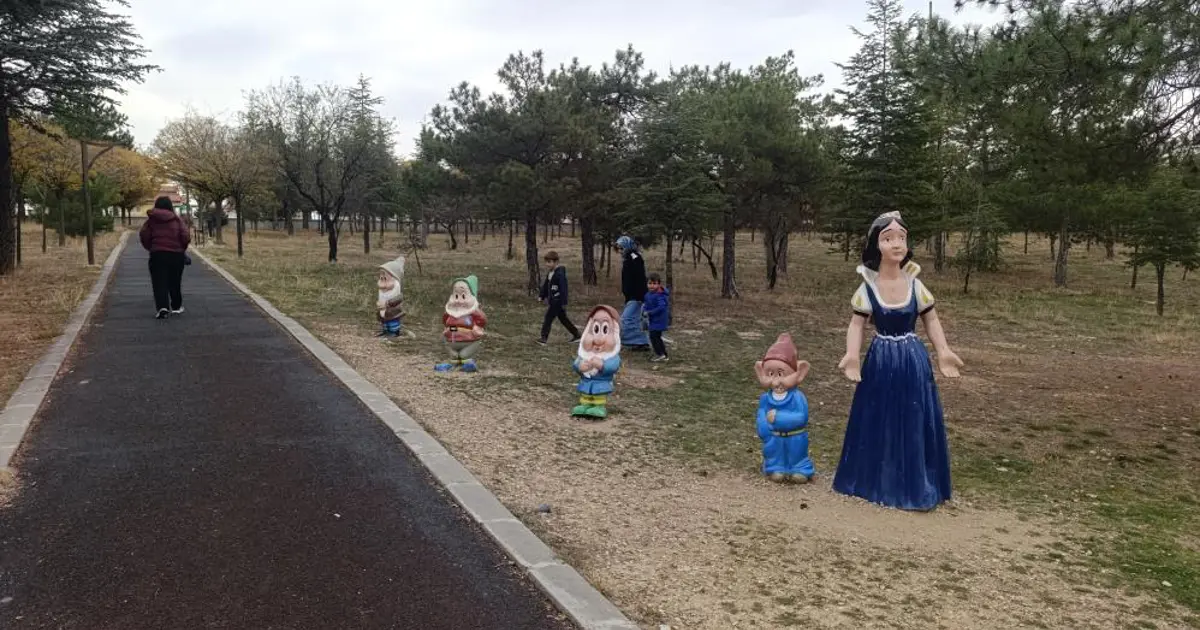 Pamuk Prenses'in cücelerini çaldılar. 3 cüce aranıyor