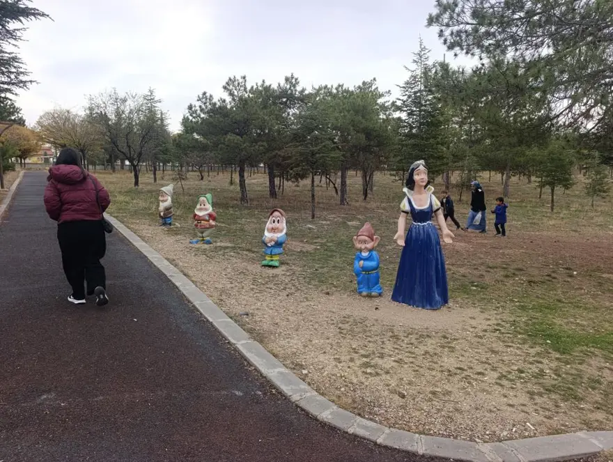 Pamuk Prenses'in cücelerini çaldılar. 3 cüce aranıyor 