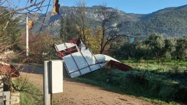 Muğla'da fırtına nedeniyle yapılar zarar gördü