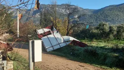 Muğla'da fırtına nedeniyle yapılar zarar gördü