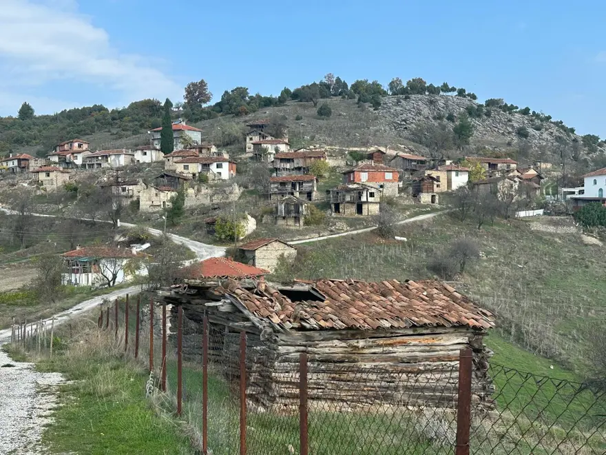 Eskiden 50 hane vardı şimdi 4 kişi yaşıyor: Hayalet köye dönüştü 2 Eskiden 50 hane vardı şimdi 4 kişi yaşıyor: Hayalet köye dönüştü 2