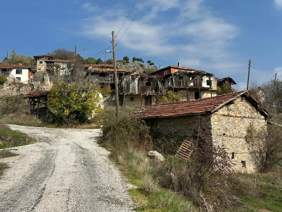 Eskiden 50 hane vardı şimdi 4 kişi yaşıyor: Hayalet köye dönüştü