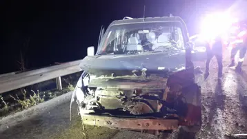 Bolu'da bariyere çarpan araç sürücüsü yaralandı