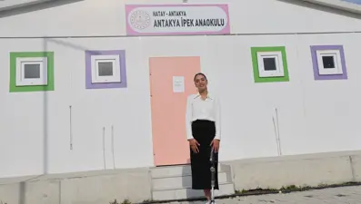 Sena Öğretmen'in ilk öğretmenler günü, öğrencileriyle yaşama tutundu