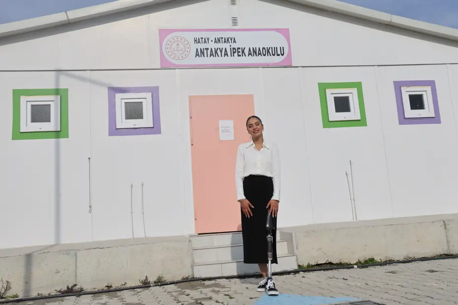 Sena Öğretmen'in ilk öğretmenler günü, öğrencileriyle yaşama tutundu